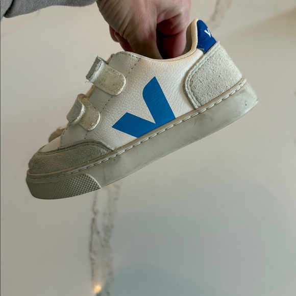 Kids White and Blue Sneakers Veja size 10 - Picture 3 of 5